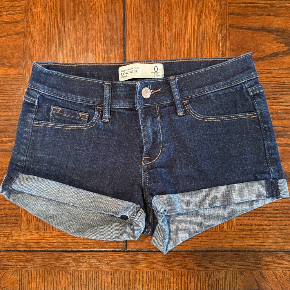 Women’s Abercrombie & Fitch Low Rise Short Size 0/25